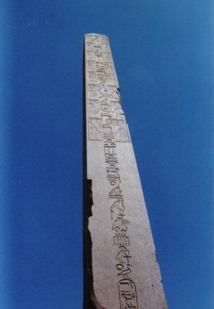 Gro&szlig;er Obelisk im Karnak-Tempel